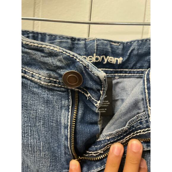 Lane Bryant Denim Mom Shorts Embroidered Sequence Pockets SZ 22 - Picture 3 of 8